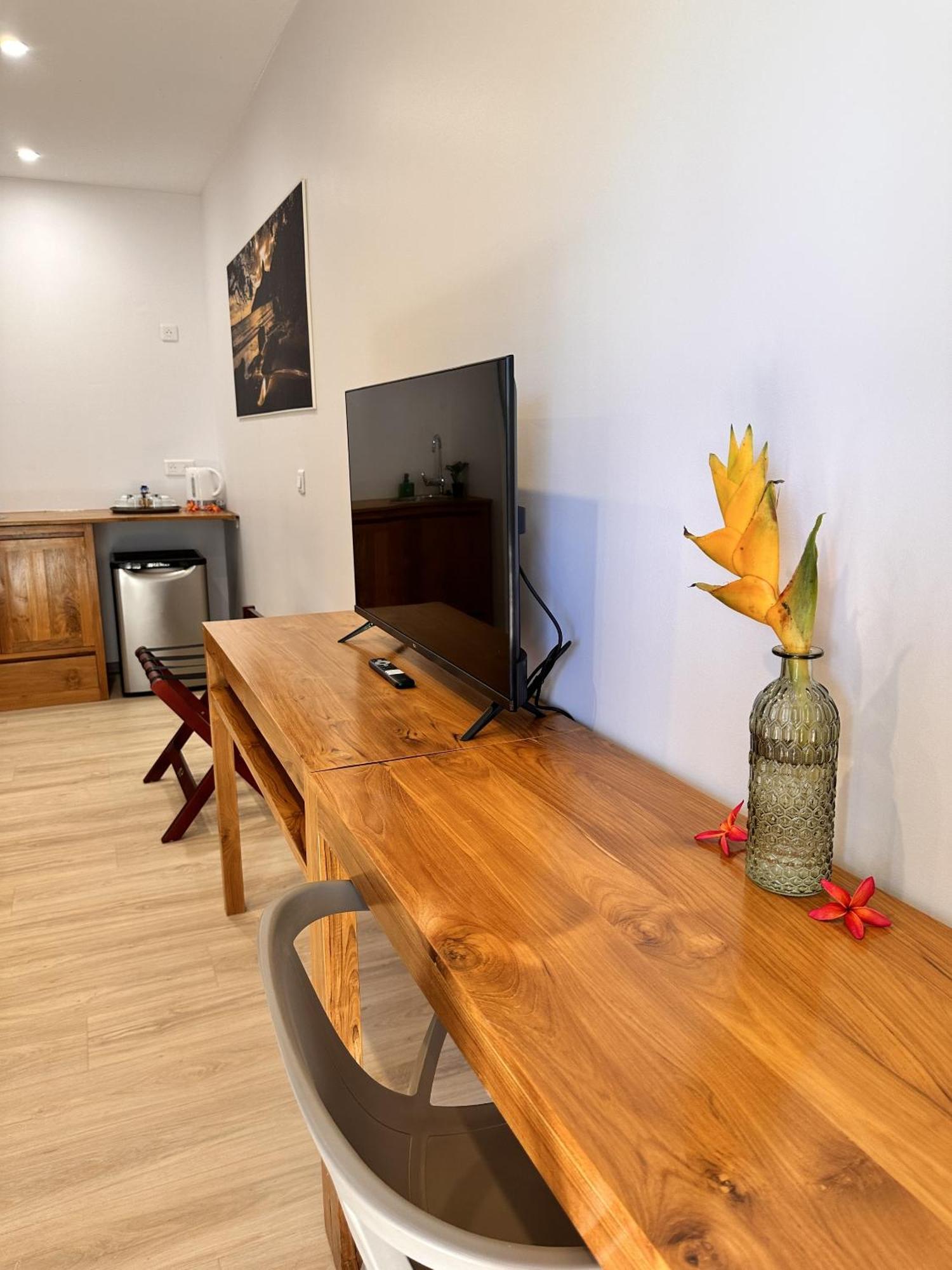 Ononui Lodge Airport, Ocean-View, Private Bathroom And Balcony, Free Wifi And Parking, On-Site Car Rental Faaa Esterno foto