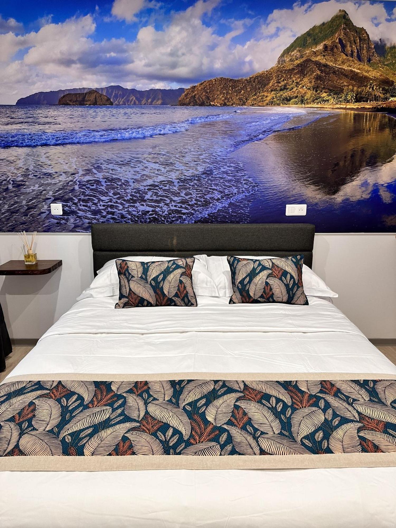 Ononui Lodge Airport, Ocean-View, Private Bathroom And Balcony, Free Wifi And Parking, On-Site Car Rental Faaa Esterno foto