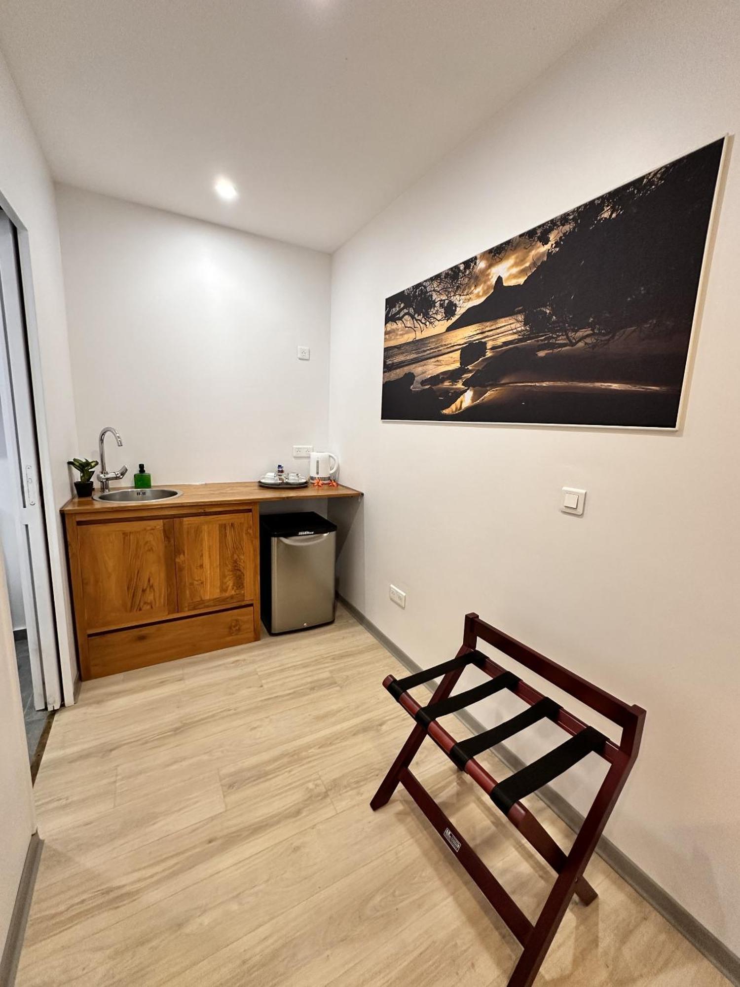 Ononui Lodge Airport, Ocean-View, Private Bathroom And Balcony, Free Wifi And Parking, On-Site Car Rental Faaa Esterno foto