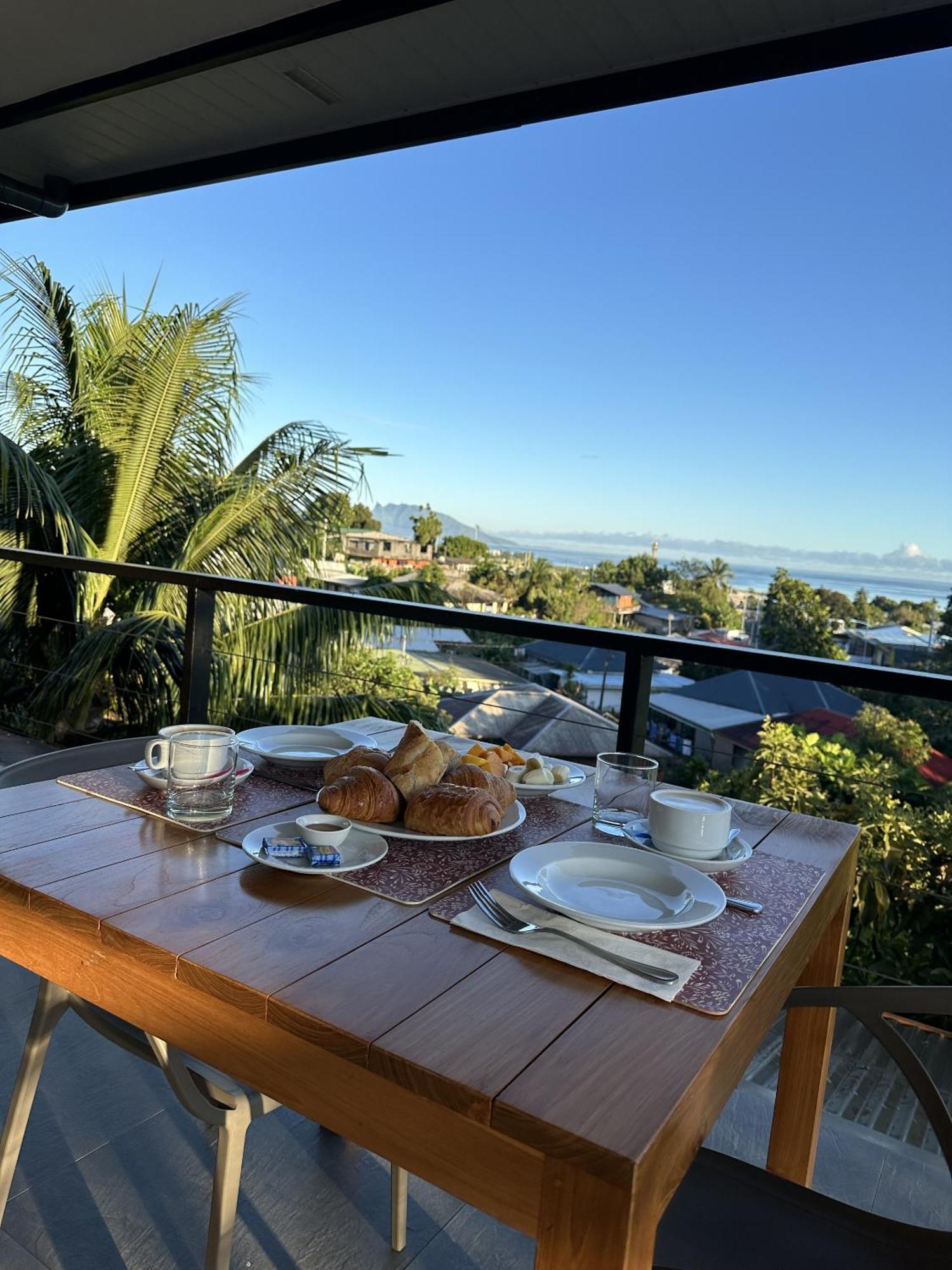 Ononui Lodge Airport, Ocean-View, Private Bathroom And Balcony, Free Wifi And Parking, On-Site Car Rental Faaa Esterno foto