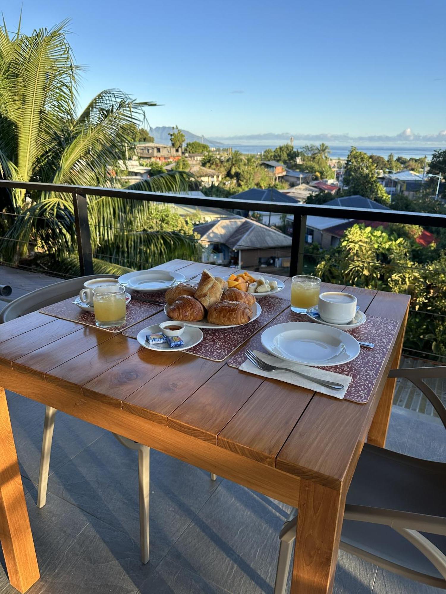 Ononui Lodge Airport, Ocean-View, Private Bathroom And Balcony, Free Wifi And Parking, On-Site Car Rental Faaa Esterno foto