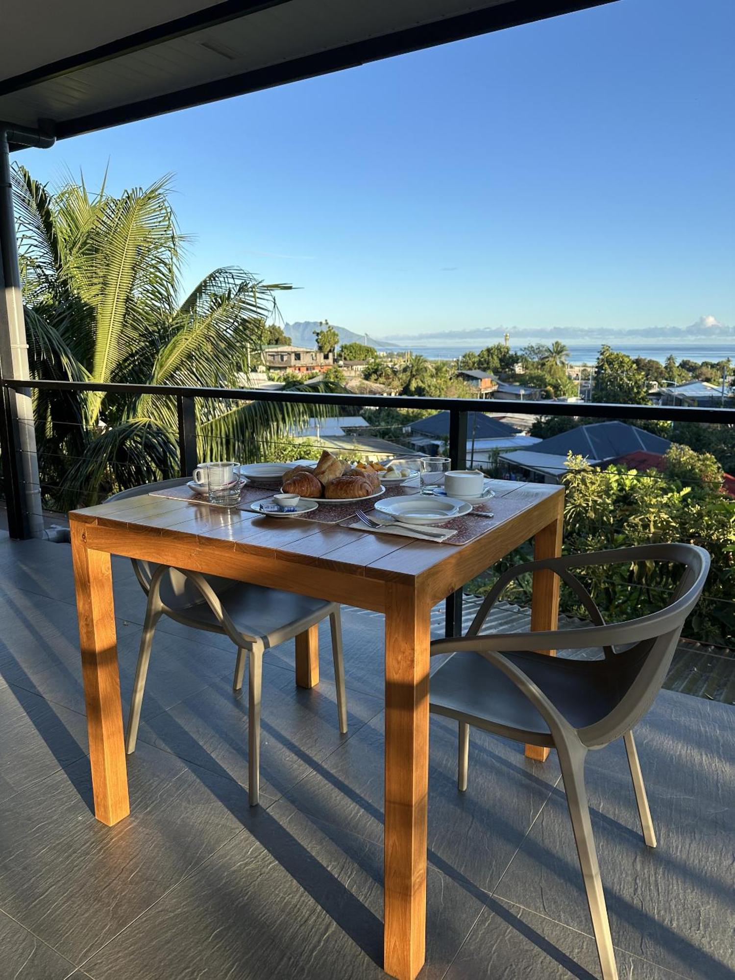 Ononui Lodge Airport, Ocean-View, Private Bathroom And Balcony, Free Wifi And Parking, On-Site Car Rental Faaa Esterno foto