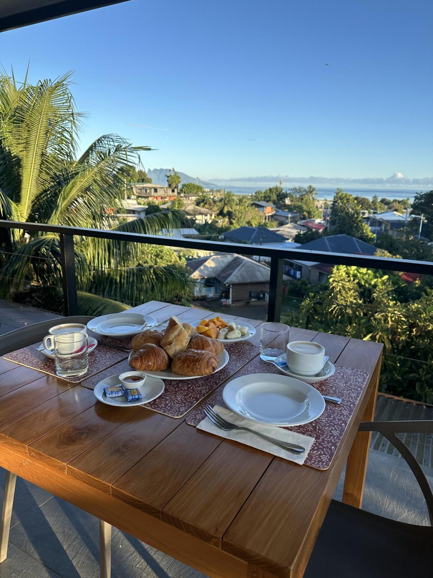 Ononui Lodge Airport, Ocean-View, Private Bathroom And Balcony, Free Wifi And Parking, On-Site Car Rental Faaa Esterno foto
