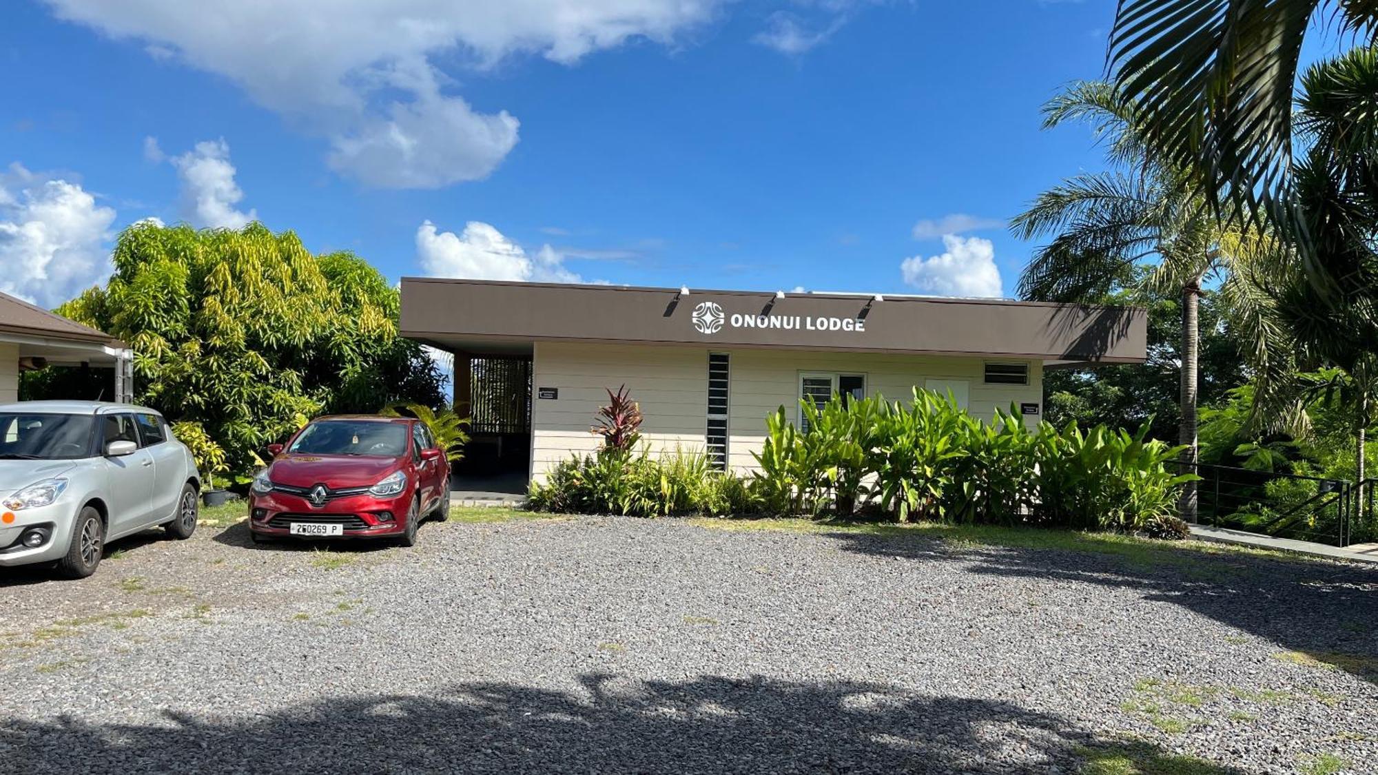 Ononui Lodge Airport, Ocean-View, Private Bathroom And Balcony, Free Wifi And Parking, On-Site Car Rental Faaa Esterno foto
